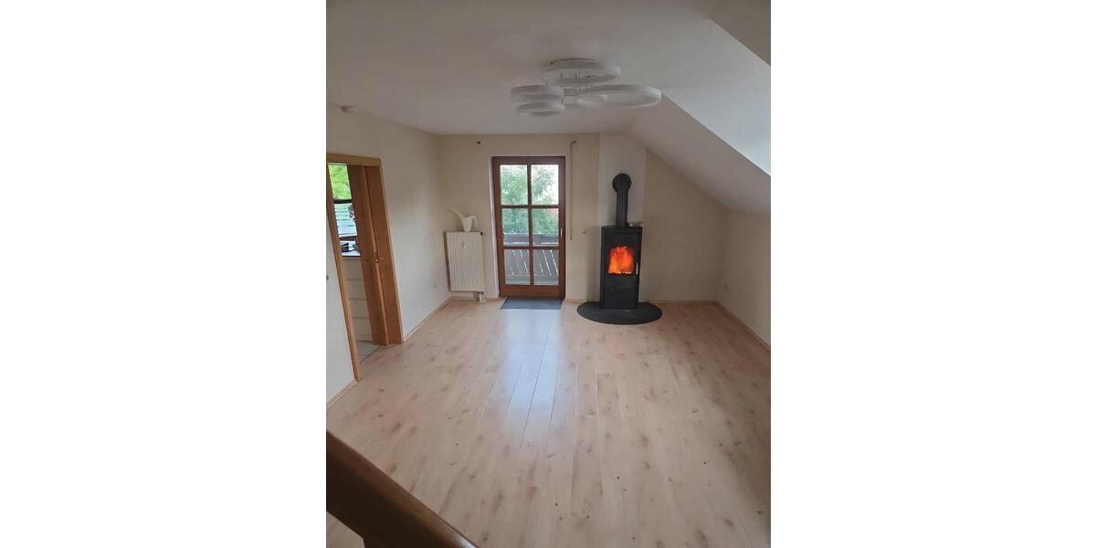 Etagenwohnung Mengkofen - 4 Zimmer, 100 m&sup2;, 900&euro; | Angebot:26626316
